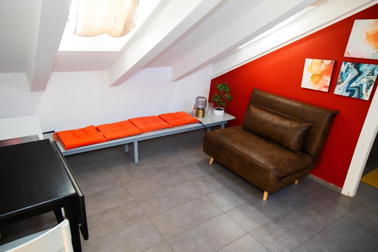 Apartamento Hosting Dreams Attics - Duomo Milán Exterior foto