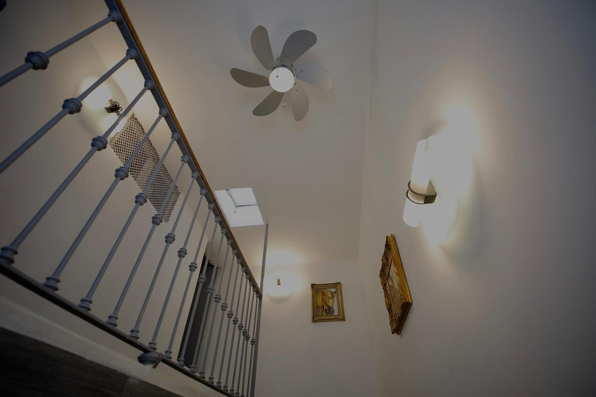 Apartamento Hosting Dreams Attics - Duomo Milán Exterior foto